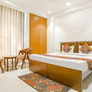https://townhouse-1087-aerosky-deluxe.hotelsdelhi.org